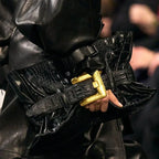 Luxuriöse Damenhandtasche aus weichem Leder. Krokodilmuster Faltentasche