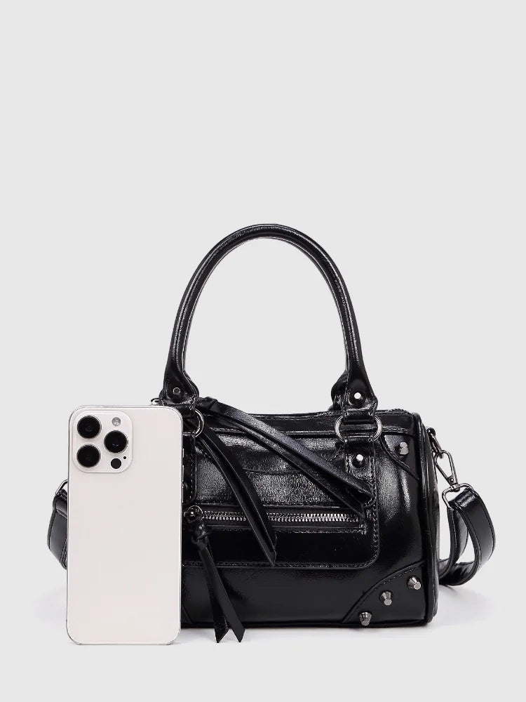 2025 Trendige Damen Schultertaschen. Design mit Leder-Nieten und Quasten