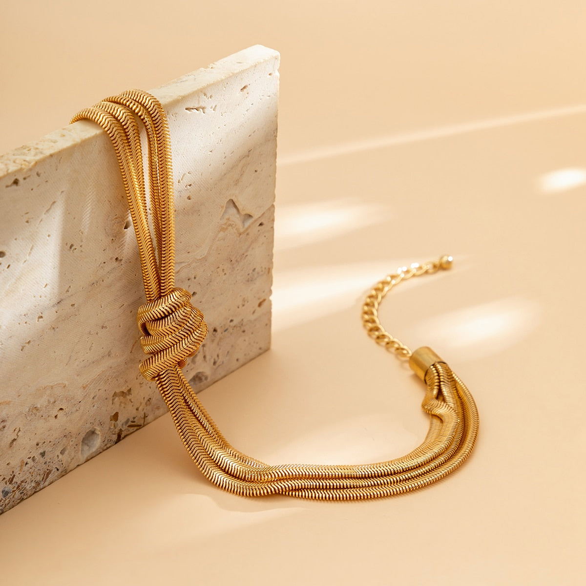 Eliana - Trendige und elegante Knopf-Halskette für Frauen