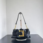 Luxuriöse Damenhandtasche aus weichem Leder. Krokodilmuster Faltentasche