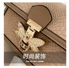 Luxuriöse Crooobody Handtasche. Bienenverschluss Tote Lässig Klappe. Krokodilprint Handtasche